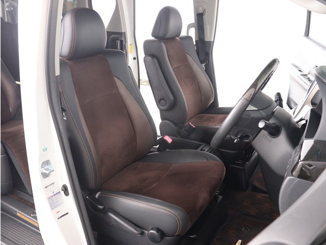 内装の状態も非常にクリーンな状態です｡
ご納車前には専門スタッフが
隅々までクリーニングを行います!