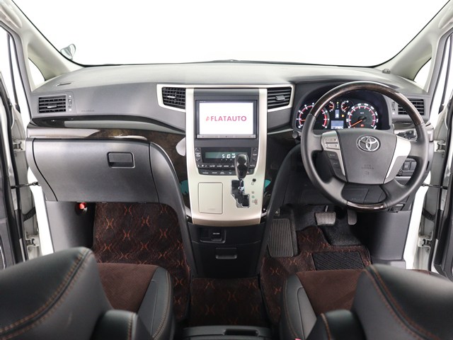 【運転席助手席も広々☆】
広々使えるのは後席だけではございません｡
国内最高峰ミニバンの特権ですね!
