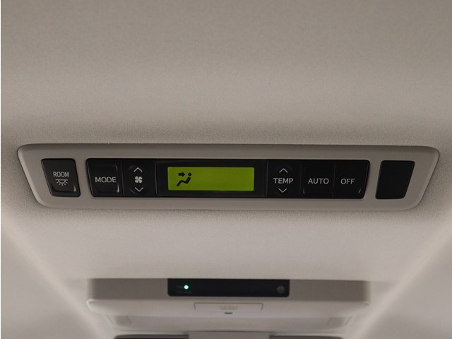 内装の状態も非常にクリーンな状態です｡
ご納車前には専門スタッフが
隅々までクリーニングを行います!