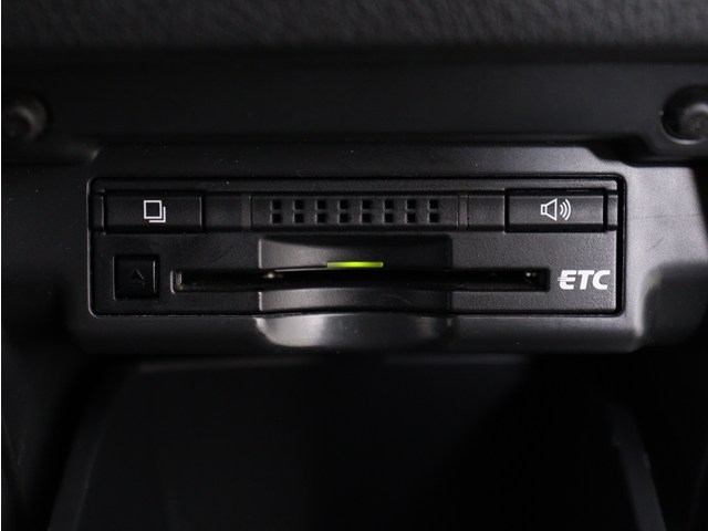 【ビルトインＥＴＣ】
後付けとは異なる一体感が魅力です｡
高速道路でストレスなく走行できます｡