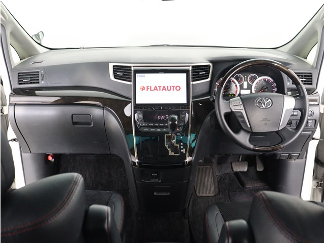 【運転席助手席も広々☆】
広々使えるのは後席だけではございません｡
国内最高峰ミニバンの特権ですね!