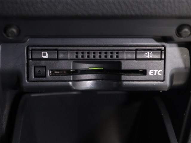 【ビルトインＥＴＣ】
後付けとは異なる一体感が魅力です｡
高速道路でストレスなく走行できます｡