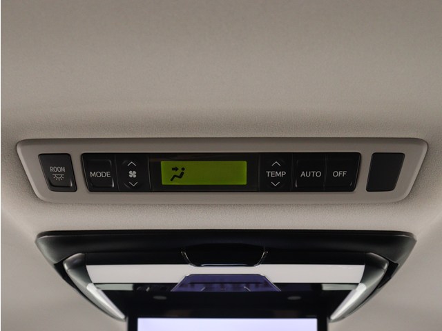 後部座席でエアコン温度をお好みで設定する
ことができます!