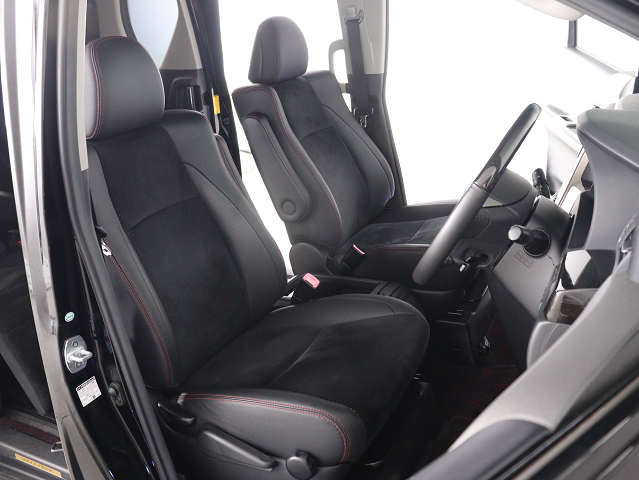 内装の状態も非常にクリーンな状態です｡
ご納車前には専門スタッフが
隅々までクリーニングを行います!