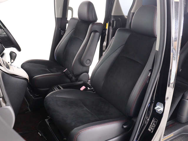 内装の状態も非常にクリーンな状態です｡
ご納車前には専門スタッフが
隅々までクリーニングを行います!