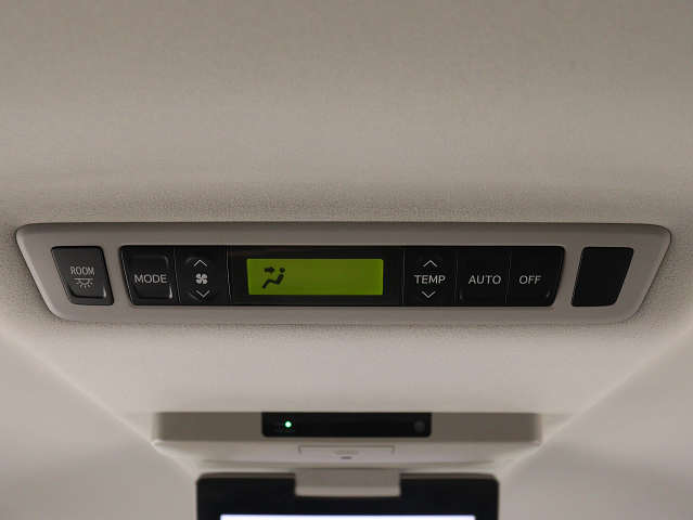 内装の状態も非常にクリーンな状態です｡
ご納車前には専門スタッフが
隅々までクリーニングを行います!
