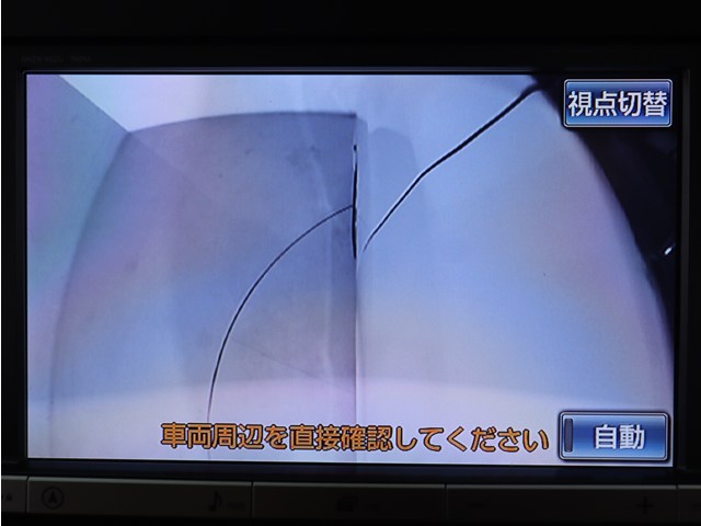 【サイドカメラ装備】
右側と左側が確認可能な２方向カメラ完備!
前方､左側の状況をナビ画面に表示にします
。