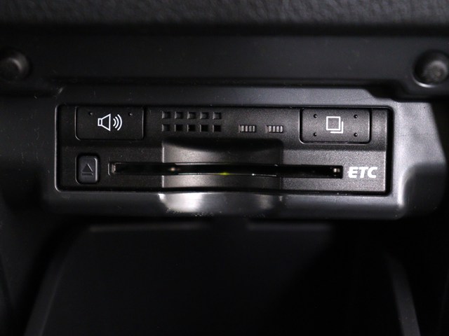 【ビルトインＥＴＣ】
後付けとは異なる一体感が魅力です｡
高速道路でストレスなく走行できます｡