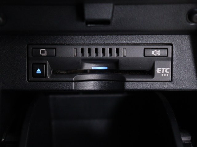 【ビルトインETC】
後付けとは異なる一体感が魅力です｡
高速道路でストレスなく走行できます｡