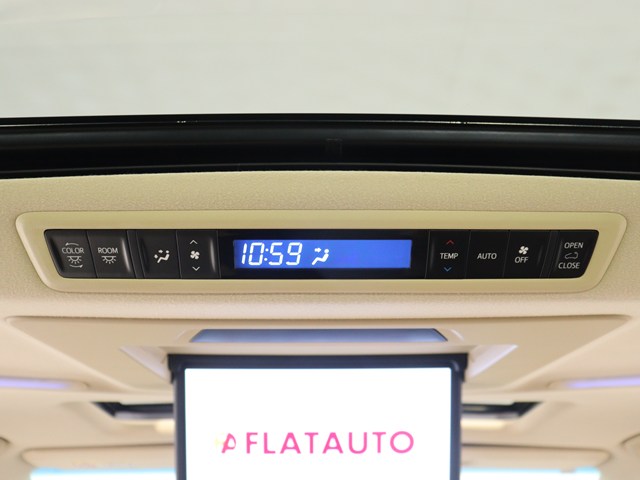 内装の状態も非常にクリーンな状態です｡
ご納車前には専門スタッフが
隅々までクリーニングを行います!