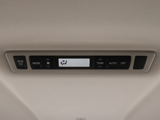 内装の状態も非常にクリーンな状態です｡
ご納車前には専門スタッフが
隅々までクリーニングを行います!