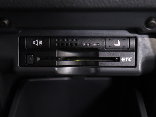 【ビルトインＥＴＣ】
後付けとは異なる一体感が魅力です｡
高速道路でストレスなく走行できます｡