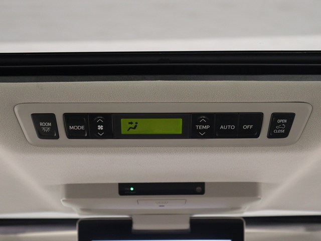 内装の状態も非常にクリーンな状態です｡
ご納車前には専門スタッフが
隅々までクリーニングを行います!