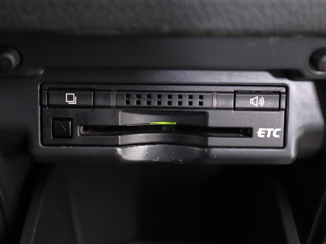 【ビルトインＥＴＣ】
後付けとは異なる一体感が魅力です｡
高速道路でストレスなく走行できます｡
