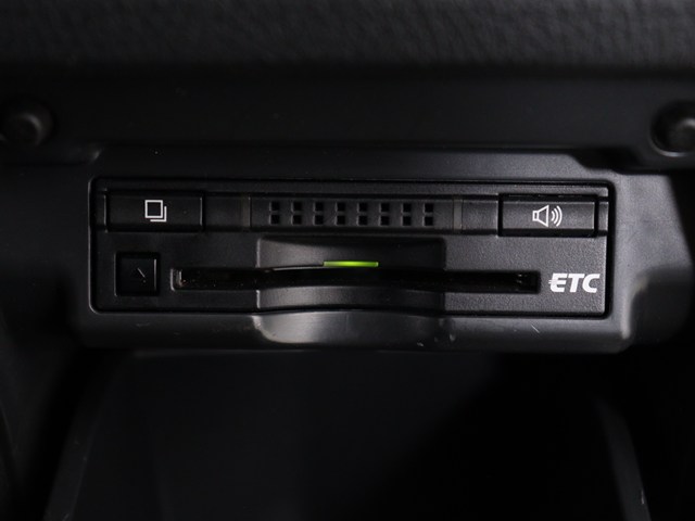 【ビルトインＥＴＣ】
後付けとは異なる一体感が魅力です｡
高速道路でストレスなく走行できます｡
