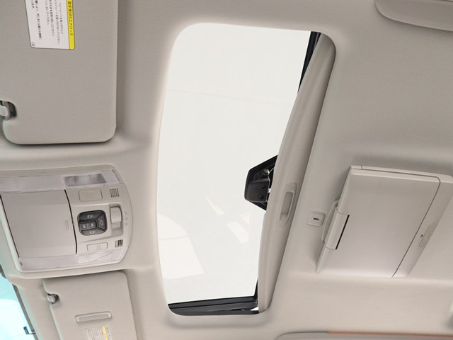 【大人気☆ツインサンルーフ】
見た目もカッコよく、車内の解放感も演出!
必須条件にされるほどの大人気装備です!