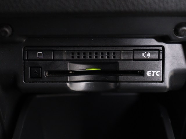 【ビルトインＥＴＣ】
後付けとは異なる一体感が魅力です｡
高速道路でストレスなく走行できます｡