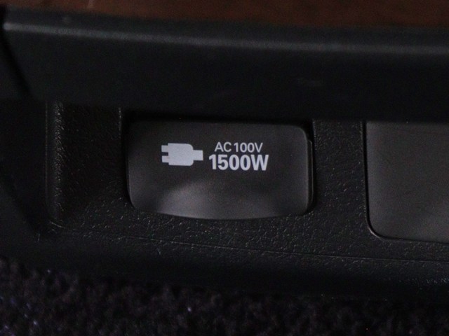 【コンセントを完備】
１００Ｖ､１５００Ｗまで利用可能な装備!
各種充電や電気機器の利用など使用可能です