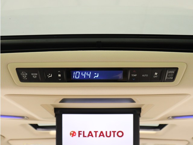内装の状態も非常にクリーンな状態です｡
ご納車前には専門スタッフが
隅々までクリーニングを行います!
