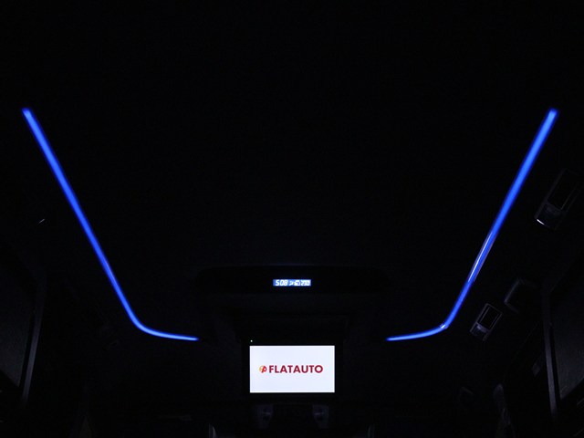 夜間に室内を照らしてくれるルームライトで
す♪♪