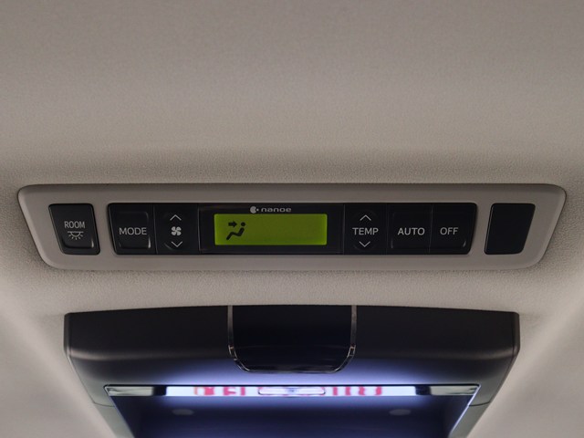 後部座席でエアコン温度をお好みで設定する
ことができます!