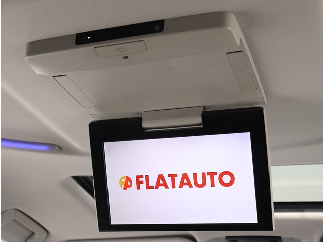 【後席モニター】
ミニバンの必須装備とも言える装備です!
後席の方も飽きることなくドライブが可能!
