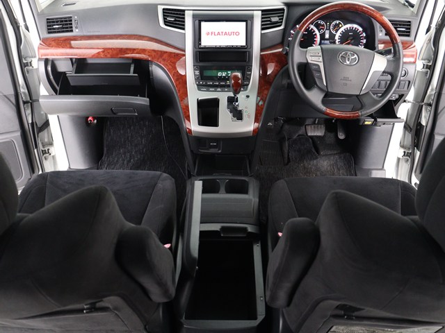 内装の状態も非常にクリーンな状態です｡
ご納車前には専門スタッフが
隅々までクリーニングを行います!