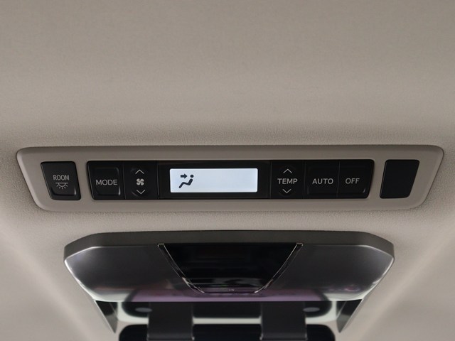 後部座席でエアコン温度をお好みで設定する
ことができます!