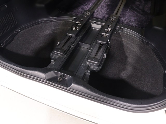 【広々トランクルーム】
スーツケース､ゴルフバッグも楽々収納可能
大人数での旅行にもピッタリの収容量です