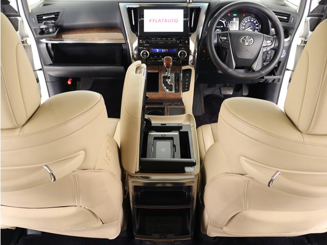内装の状態も非常にクリーンな状態です｡
ご納車前には専門スタッフが
隅々までクリーニングを行います!