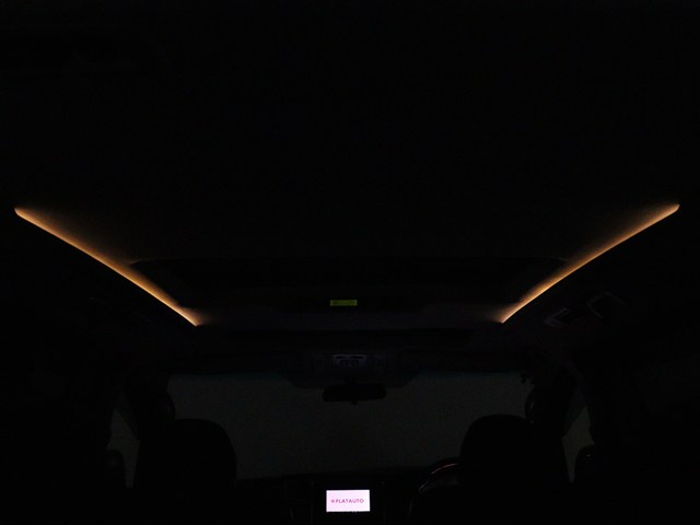 夜間に室内を照らしてくれるルームライトで
す