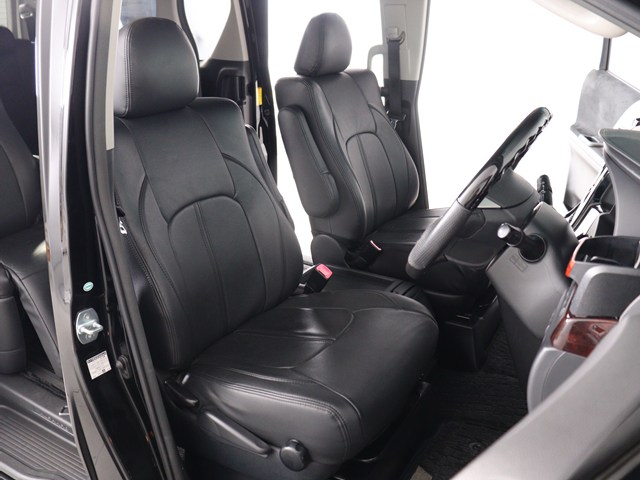 【運転席助手席も広々☆】
広々使えるのは後席だけではございません｡
国内最高峰ミニバンの特権ですね!