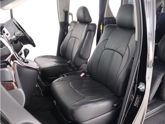 【運転席助手席も広々☆】
広々使えるのは後席だけではございません｡
国内最高峰ミニバンの特権ですね!