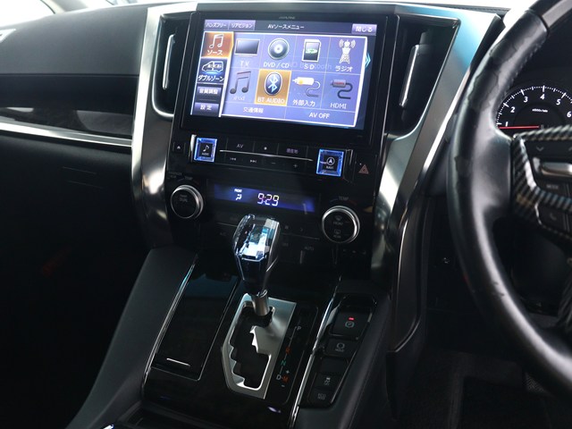 【大人気☆ＡＬＰＩＮＥ　１０インチナビ】
定価29万円相当の１０型ナビです♪
大画面で見やすいだけでなく､
インパネとの一体感もあり見た目も抜群!