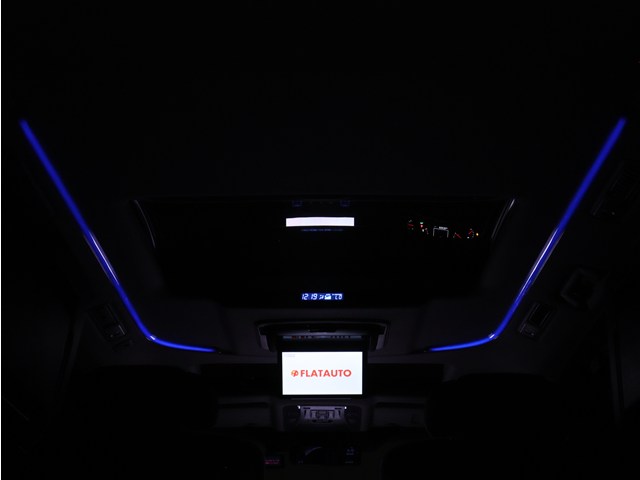 夜間に室内を照らしてくれるルームライトで
す