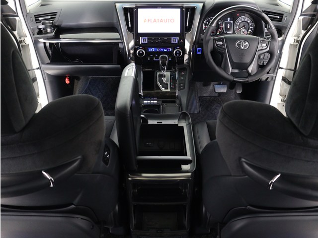 内装の状態も非常にクリーンな状態です｡
ご納車前には専門スタッフが
隅々までクリーニングを行います!