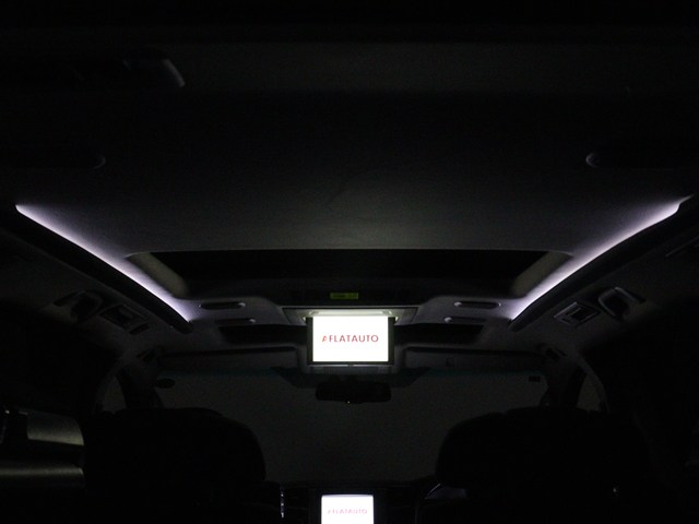 夜間に室内を照らしてくれるルームライトで
す