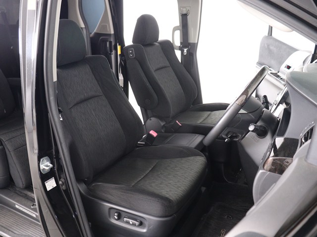 内装の状態も非常にクリーンな状態です｡
ご納車前には専門スタッフが
隅々までクリーニングを行います!