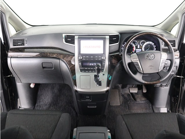 【運転席助手席も広々☆】
広々使えるのは後席だけではございません｡
国内最高峰ミニバンの特権ですね!