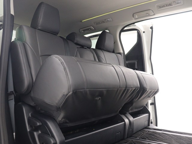 フルフラットでご利用可能です!
車中泊も可能な広々とした車内です｡
大人数のお出かけにもピッタリなお車です!