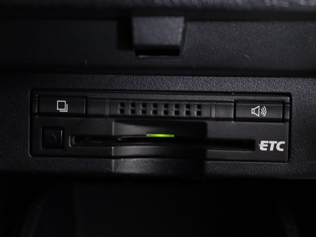 【ビルトインＥＴＣ】
後付けとは異なる一体感が魅力です｡
高速道路でストレスなく走行できます｡