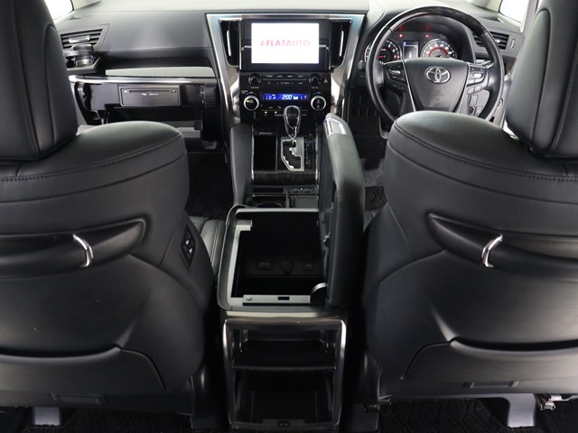 内装の状態も非常にクリーンな状態です｡
ご納車前には専門スタッフが
隅々までクリーニングを行います!