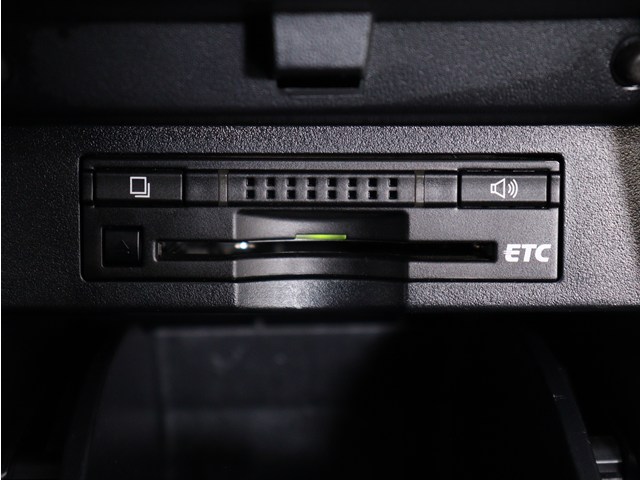 【ビルトインＥＴＣ】
後付けとは異なる一体感が魅力です｡
高速道路でストレスなく走行できます｡