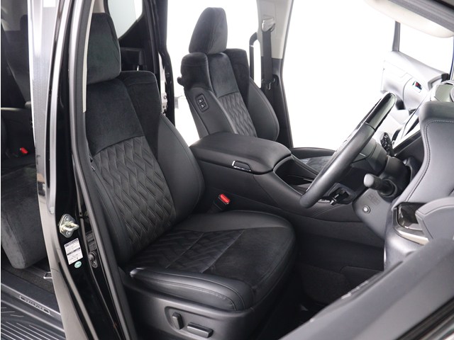 内装の状態も非常にクリーンな状態です｡
ご納車前には専門スタッフが
隅々までクリーニングを行います!
