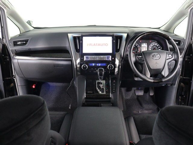 内装の状態も非常にクリーンな状態です｡
ご納車前には専門スタッフが
隅々までクリーニングを行います!
