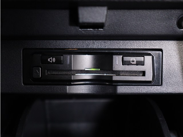 【ビルトインＥＴＣ】
後付けとは異なる一体感が魅力です｡
高速道路でストレスなく走行できます｡