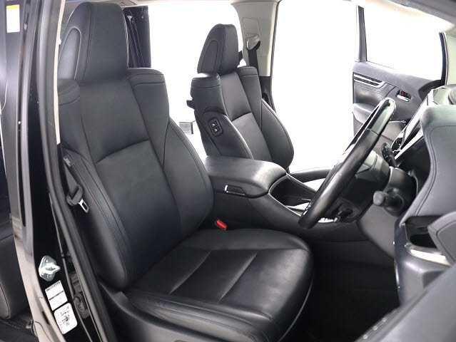 【メモリ機能付きパワーシート】
運転者専用セッティング可能な運転席です!
３名までのポジションを即呼び出します★