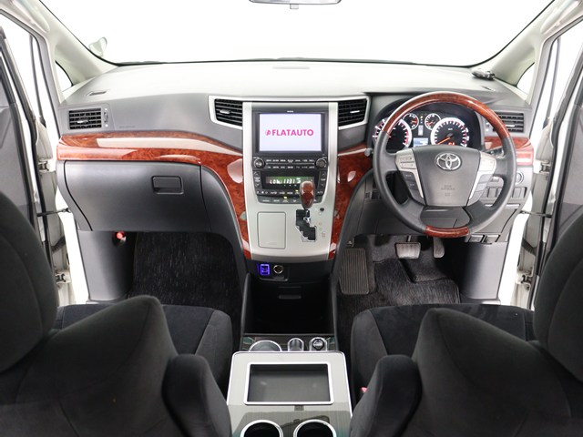 内装の状態も非常にクリーンな状態です｡
ご納車前には専門スタッフが
隅々までクリーニングを行います!