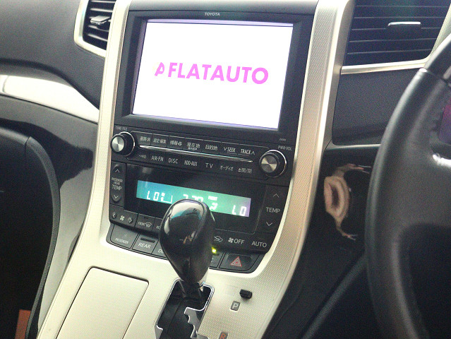 【メーカーオプションＨＤＤナビ】
メーカー純正オプションのナビゲーション!
もちろん､Bluetooth接続も可能です!