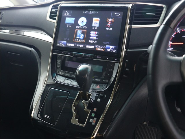 【大人気★ＡＬＰＩＮＥ　９インチナビ】
大画面で見やすいだけでなく､
インパネとの一体感もあり見た目も抜群!
